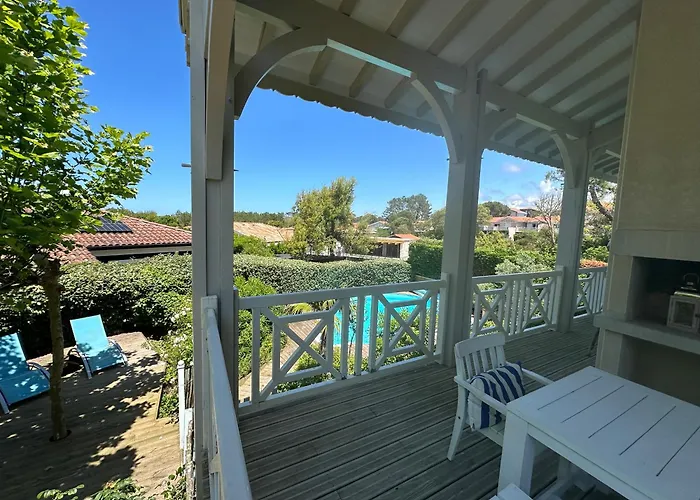 Unique Pool Villa 500M From The Beach, Hamptons Style With Beautiful Garden